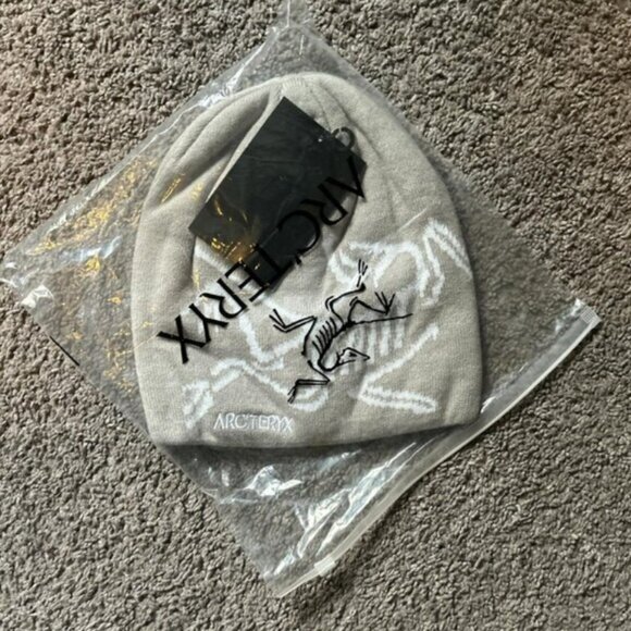 New Arc'teryx Gray Beanie - Picture 2 of 2